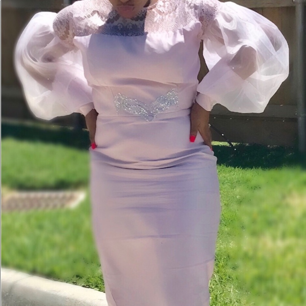 Puffy sleeves. Fitted dress